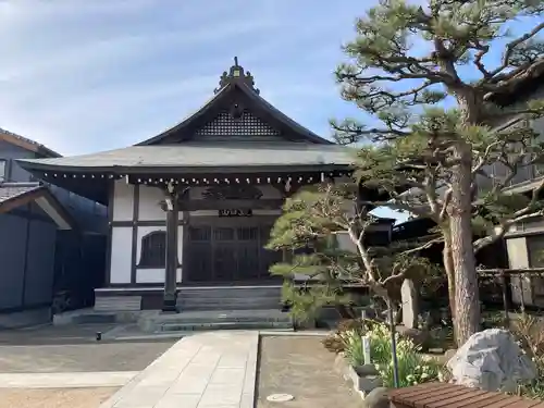勧行寺の本殿・本堂