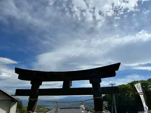 菱野健功神社の鳥居