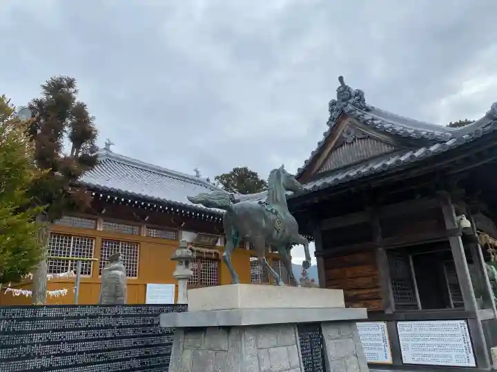 八幡神社の{uncategorized: "未分類", other: "その他", undefined: "問題あり", building: "その他建物", grave: "お墓", sacred_gate: "鳥居", guardian: "狛犬", statue: "像", buddha: "仏像", history: "歴史", nature: "自然", garden: "庭園", animal: "動物", pagoda: "塔", temizu: "手水舎", mountain_gate: "山門・神門", sanctuary: "本殿・本堂", subordinate: "末社・摂社", art: "芸術", scenery: "景色", jizo: "地蔵", ema: "絵馬", goshuin: "御朱印", omikuji: "おみくじ", items: "授与品その他", amulet: "お守り", goshuincho: "御朱印帳", eats: "食事", festival: "お祭り", votive_dance: "神楽", shichigosan: "七五三参", wedding: "結婚式", experience: "体験その他", initially: "初詣", around: "周辺", anti_infection: "感染症対策"}