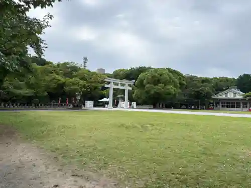 福岡縣護國神社の{uncategorized: "未分類", other: "その他", undefined: "問題あり", building: "その他建物", grave: "お墓", sacred_gate: "鳥居", guardian: "狛犬", statue: "像", buddha: "仏像", history: "歴史", nature: "自然", garden: "庭園", animal: "動物", pagoda: "塔", temizu: "手水舎", mountain_gate: "山門・神門", sanctuary: "本殿・本堂", subordinate: "末社・摂社", art: "芸術", scenery: "景色", jizo: "地蔵", ema: "絵馬", goshuin: "御朱印", omikuji: "おみくじ", items: "授与品その他", amulet: "お守り", goshuincho: "御朱印帳", eats: "食事", festival: "お祭り", votive_dance: "神楽", shichigosan: "七五三参", wedding: "結婚式", experience: "体験その他", initially: "初詣", around: "周辺", anti_infection: "感染症対策"}
