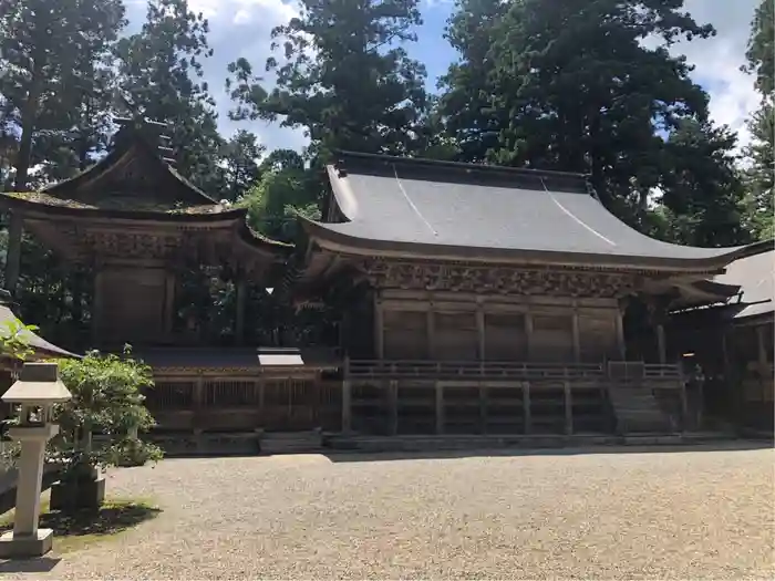 伊和神社の本殿