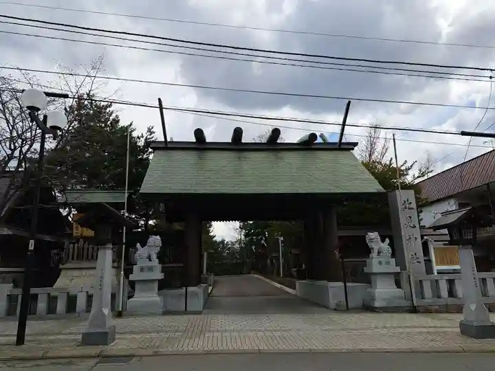 北見神社の山門・神門