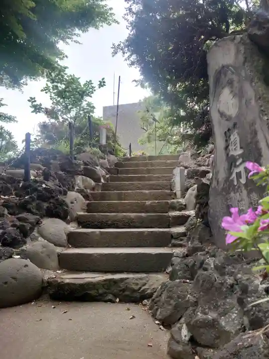 品川神社の{uncategorized: "未分類", other: "その他", undefined: "問題あり", building: "その他建物", grave: "お墓", sacred_gate: "鳥居", guardian: "狛犬", statue: "像", buddha: "仏像", history: "歴史", nature: "自然", garden: "庭園", animal: "動物", pagoda: "塔", temizu: "手水舎", mountain_gate: "山門・神門", sanctuary: "本殿・本堂", subordinate: "末社・摂社", art: "芸術", scenery: "景色", jizo: "地蔵", ema: "絵馬", goshuin: "御朱印", omikuji: "おみくじ", items: "授与品その他", amulet: "お守り", goshuincho: "御朱印帳", eats: "食事", festival: "お祭り", votive_dance: "神楽", shichigosan: "七五三参", wedding: "結婚式", experience: "体験その他", initially: "初詣", around: "周辺", anti_infection: "感染症対策"}