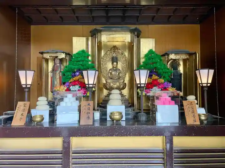 成田山新勝寺の{uncategorized: "未分類", other: "その他", undefined: "問題あり", building: "その他建物", grave: "お墓", sacred_gate: "鳥居", guardian: "狛犬", statue: "像", buddha: "仏像", history: "歴史", nature: "自然", garden: "庭園", animal: "動物", pagoda: "塔", temizu: "手水舎", mountain_gate: "山門・神門", sanctuary: "本殿・本堂", subordinate: "末社・摂社", art: "芸術", scenery: "景色", jizo: "地蔵", ema: "絵馬", goshuin: "御朱印", omikuji: "おみくじ", items: "授与品その他", amulet: "お守り", goshuincho: "御朱印帳", eats: "食事", festival: "お祭り", votive_dance: "神楽", shichigosan: "七五三参", wedding: "結婚式", experience: "体験その他", initially: "初詣", around: "周辺", anti_infection: "感染症対策"}