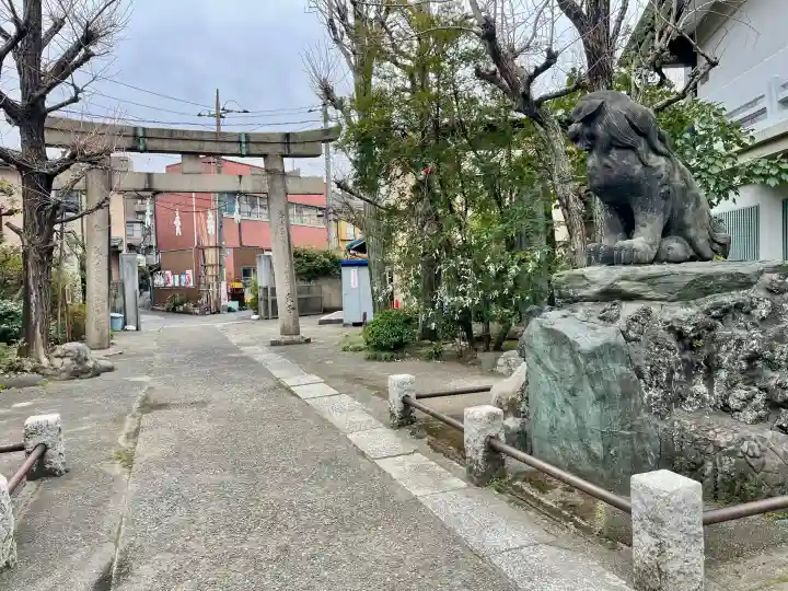 河原町稲荷神社の{uncategorized: "未分類", other: "その他", undefined: "問題あり", building: "その他建物", grave: "お墓", sacred_gate: "鳥居", guardian: "狛犬", statue: "像", buddha: "仏像", history: "歴史", nature: "自然", garden: "庭園", animal: "動物", pagoda: "塔", temizu: "手水舎", mountain_gate: "山門・神門", sanctuary: "本殿・本堂", subordinate: "末社・摂社", art: "芸術", scenery: "景色", jizo: "地蔵", ema: "絵馬", goshuin: "御朱印", omikuji: "おみくじ", items: "授与品その他", amulet: "お守り", goshuincho: "御朱印帳", eats: "食事", festival: "お祭り", votive_dance: "神楽", shichigosan: "七五三参", wedding: "結婚式", experience: "体験その他", initially: "初詣", around: "周辺", anti_infection: "感染症対策"}