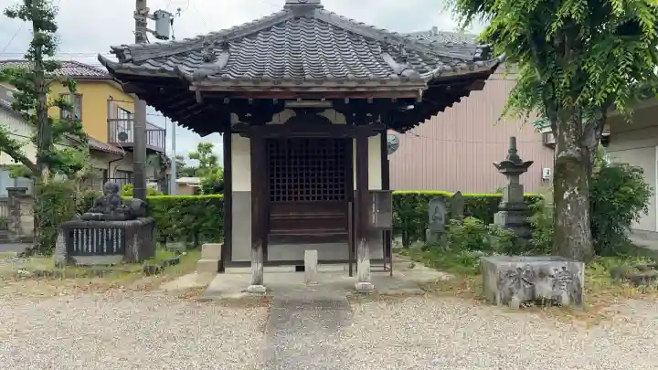 龍照院(常楽寺)の{uncategorized: "未分類", other: "その他", undefined: "問題あり", building: "その他建物", grave: "お墓", sacred_gate: "鳥居", guardian: "狛犬", statue: "像", buddha: "仏像", history: "歴史", nature: "自然", garden: "庭園", animal: "動物", pagoda: "塔", temizu: "手水舎", mountain_gate: "山門・神門", sanctuary: "本殿・本堂", subordinate: "末社・摂社", art: "芸術", scenery: "景色", jizo: "地蔵", ema: "絵馬", goshuin: "御朱印", omikuji: "おみくじ", items: "授与品その他", amulet: "お守り", goshuincho: "御朱印帳", eats: "食事", festival: "お祭り", votive_dance: "神楽", shichigosan: "七五三参", wedding: "結婚式", experience: "体験その他", initially: "初詣", around: "周辺", anti_infection: "感染症対策"}