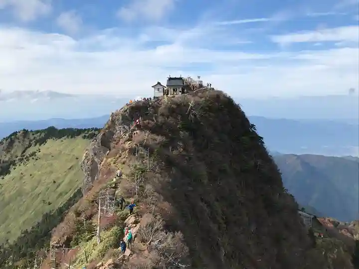 石鎚神社頂上社の周辺
