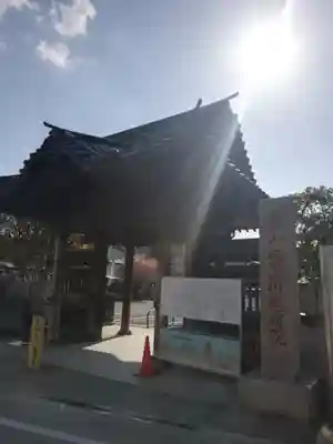 成田山川越別院の山門・神門