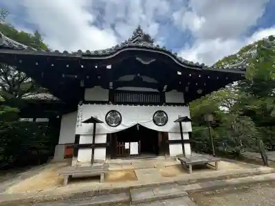 養源院の{uncategorized: "未分類", other: "その他", undefined: "問題あり", building: "その他建物", grave: "お墓", sacred_gate: "鳥居", guardian: "狛犬", statue: "像", buddha: "仏像", history: "歴史", nature: "自然", garden: "庭園", animal: "動物", pagoda: "塔", temizu: "手水舎", mountain_gate: "山門・神門", sanctuary: "本殿・本堂", subordinate: "末社・摂社", art: "芸術", scenery: "景色", jizo: "地蔵", ema: "絵馬", goshuin: "御朱印", omikuji: "おみくじ", items: "授与品その他", amulet: "お守り", goshuincho: "御朱印帳", eats: "食事", festival: "お祭り", votive_dance: "神楽", shichigosan: "七五三参", wedding: "結婚式", experience: "体験その他", initially: "初詣", around: "周辺", anti_infection: "感染症対策"}