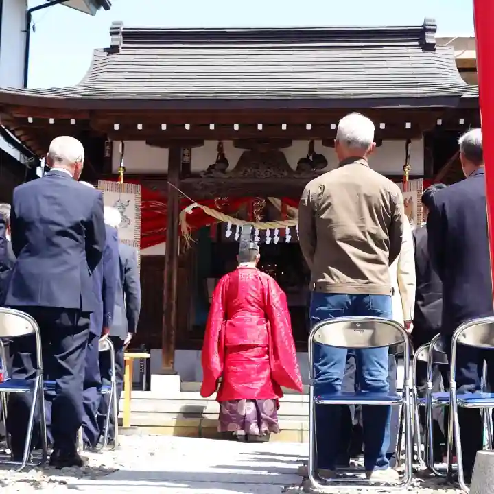 上宮地稲荷神社の{uncategorized: "未分類", other: "その他", undefined: "問題あり", building: "その他建物", grave: "お墓", sacred_gate: "鳥居", guardian: "狛犬", statue: "像", buddha: "仏像", history: "歴史", nature: "自然", garden: "庭園", animal: "動物", pagoda: "塔", temizu: "手水舎", mountain_gate: "山門・神門", sanctuary: "本殿・本堂", subordinate: "末社・摂社", art: "芸術", scenery: "景色", jizo: "地蔵", ema: "絵馬", goshuin: "御朱印", omikuji: "おみくじ", items: "授与品その他", amulet: "お守り", goshuincho: "御朱印帳", eats: "食事", festival: "お祭り", votive_dance: "神楽", shichigosan: "七五三参", wedding: "結婚式", experience: "体験その他", initially: "初詣", around: "周辺", anti_infection: "感染症対策"}