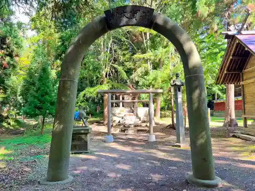 猿賀神社の建物その他