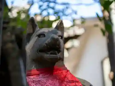 四合稲荷神社の{uncategorized: "未分類", other: "その他", undefined: "問題あり", building: "その他建物", grave: "お墓", sacred_gate: "鳥居", guardian: "狛犬", statue: "像", buddha: "仏像", history: "歴史", nature: "自然", garden: "庭園", animal: "動物", pagoda: "塔", temizu: "手水舎", mountain_gate: "山門・神門", sanctuary: "本殿・本堂", subordinate: "末社・摂社", art: "芸術", scenery: "景色", jizo: "地蔵", ema: "絵馬", goshuin: "御朱印", omikuji: "おみくじ", items: "授与品その他", amulet: "お守り", goshuincho: "御朱印帳", eats: "食事", festival: "お祭り", votive_dance: "神楽", shichigosan: "七五三参", wedding: "結婚式", experience: "体験その他", initially: "初詣", around: "周辺", anti_infection: "感染症対策"}