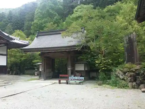 瑠璃寺の山門