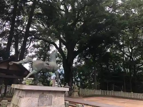 白山神社の像