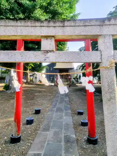 車返稲荷神社の{uncategorized: "未分類", other: "その他", undefined: "問題あり", building: "その他建物", grave: "お墓", sacred_gate: "鳥居", guardian: "狛犬", statue: "像", buddha: "仏像", history: "歴史", nature: "自然", garden: "庭園", animal: "動物", pagoda: "塔", temizu: "手水舎", mountain_gate: "山門・神門", sanctuary: "本殿・本堂", subordinate: "末社・摂社", art: "芸術", scenery: "景色", jizo: "地蔵", ema: "絵馬", goshuin: "御朱印", omikuji: "おみくじ", items: "授与品その他", amulet: "お守り", goshuincho: "御朱印帳", eats: "食事", festival: "お祭り", votive_dance: "神楽", shichigosan: "七五三参", wedding: "結婚式", experience: "体験その他", initially: "初詣", around: "周辺", anti_infection: "感染症対策"}