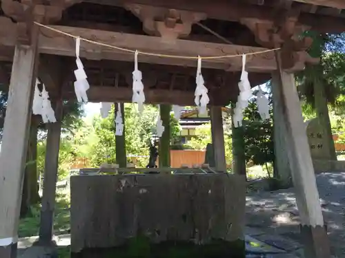 諏訪大社上社前宮の手水舎