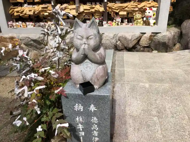 お松大権現の狛犬