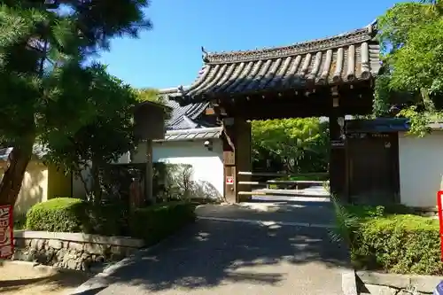 天得院の山門