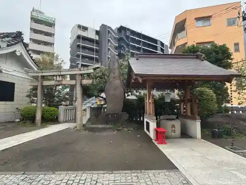 鶴見神社の{uncategorized: "未分類", other: "その他", undefined: "問題あり", building: "その他建物", grave: "お墓", sacred_gate: "鳥居", guardian: "狛犬", statue: "像", buddha: "仏像", history: "歴史", nature: "自然", garden: "庭園", animal: "動物", pagoda: "塔", temizu: "手水舎", mountain_gate: "山門・神門", sanctuary: "本殿・本堂", subordinate: "末社・摂社", art: "芸術", scenery: "景色", jizo: "地蔵", ema: "絵馬", goshuin: "御朱印", omikuji: "おみくじ", items: "授与品その他", amulet: "お守り", goshuincho: "御朱印帳", eats: "食事", festival: "お祭り", votive_dance: "神楽", shichigosan: "七五三参", wedding: "結婚式", experience: "体験その他", initially: "初詣", around: "周辺", anti_infection: "感染症対策"}
