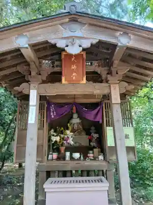 金乘院の{uncategorized: "未分類", other: "その他", undefined: "問題あり", building: "その他建物", grave: "お墓", sacred_gate: "鳥居", guardian: "狛犬", statue: "像", buddha: "仏像", history: "歴史", nature: "自然", garden: "庭園", animal: "動物", pagoda: "塔", temizu: "手水舎", mountain_gate: "山門・神門", sanctuary: "本殿・本堂", subordinate: "末社・摂社", art: "芸術", scenery: "景色", jizo: "地蔵", ema: "絵馬", goshuin: "御朱印", omikuji: "おみくじ", items: "授与品その他", amulet: "お守り", goshuincho: "御朱印帳", eats: "食事", festival: "お祭り", votive_dance: "神楽", shichigosan: "七五三参", wedding: "結婚式", experience: "体験その他", initially: "初詣", around: "周辺", anti_infection: "感染症対策"}