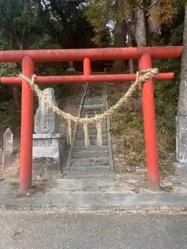炎尾神社の{uncategorized: "未分類", other: "その他", undefined: "問題あり", building: "その他建物", grave: "お墓", sacred_gate: "鳥居", guardian: "狛犬", statue: "像", buddha: "仏像", history: "歴史", nature: "自然", garden: "庭園", animal: "動物", pagoda: "塔", temizu: "手水舎", mountain_gate: "山門・神門", sanctuary: "本殿・本堂", subordinate: "末社・摂社", art: "芸術", scenery: "景色", jizo: "地蔵", ema: "絵馬", goshuin: "御朱印", omikuji: "おみくじ", items: "授与品その他", amulet: "お守り", goshuincho: "御朱印帳", eats: "食事", festival: "お祭り", votive_dance: "神楽", shichigosan: "七五三参", wedding: "結婚式", experience: "体験その他", initially: "初詣", around: "周辺", anti_infection: "感染症対策"}