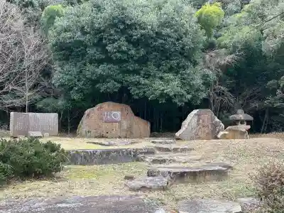 岐阜護國神社の{uncategorized: "未分類", other: "その他", undefined: "問題あり", building: "その他建物", grave: "お墓", sacred_gate: "鳥居", guardian: "狛犬", statue: "像", buddha: "仏像", history: "歴史", nature: "自然", garden: "庭園", animal: "動物", pagoda: "塔", temizu: "手水舎", mountain_gate: "山門・神門", sanctuary: "本殿・本堂", subordinate: "末社・摂社", art: "芸術", scenery: "景色", jizo: "地蔵", ema: "絵馬", goshuin: "御朱印", omikuji: "おみくじ", items: "授与品その他", amulet: "お守り", goshuincho: "御朱印帳", eats: "食事", festival: "お祭り", votive_dance: "神楽", shichigosan: "七五三参", wedding: "結婚式", experience: "体験その他", initially: "初詣", around: "周辺", anti_infection: "感染症対策"}