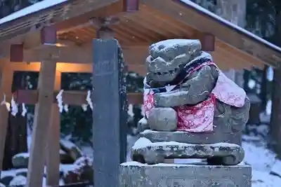 高司神社〜むすびの神の鎮まる社〜の狛犬