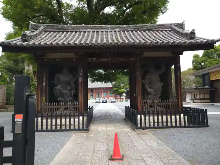 宝仙寺の山門・神門