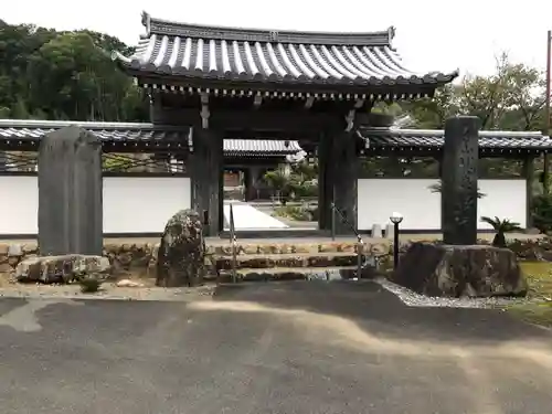 龍泉寺の山門