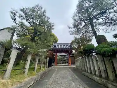 恋塚浄禅寺の山門・神門