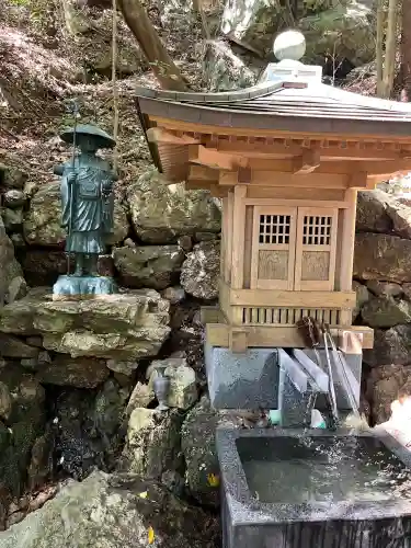 大日寺奥の院爪彫薬師の{uncategorized: "未分類", other: "その他", undefined: "問題あり", building: "その他建物", grave: "お墓", sacred_gate: "鳥居", guardian: "狛犬", statue: "像", buddha: "仏像", history: "歴史", nature: "自然", garden: "庭園", animal: "動物", pagoda: "塔", temizu: "手水舎", mountain_gate: "山門・神門", sanctuary: "本殿・本堂", subordinate: "末社・摂社", art: "芸術", scenery: "景色", jizo: "地蔵", ema: "絵馬", goshuin: "御朱印", omikuji: "おみくじ", items: "授与品その他", amulet: "お守り", goshuincho: "御朱印帳", eats: "食事", festival: "お祭り", votive_dance: "神楽", shichigosan: "七五三参", wedding: "結婚式", experience: "体験その他", initially: "初詣", around: "周辺", anti_infection: "感染症対策"}