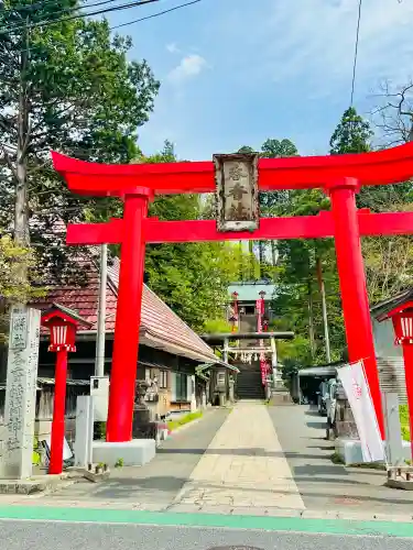 呑香稲荷神社の{uncategorized: "未分類", other: "その他", undefined: "問題あり", building: "その他建物", grave: "お墓", sacred_gate: "鳥居", guardian: "狛犬", statue: "像", buddha: "仏像", history: "歴史", nature: "自然", garden: "庭園", animal: "動物", pagoda: "塔", temizu: "手水舎", mountain_gate: "山門・神門", sanctuary: "本殿・本堂", subordinate: "末社・摂社", art: "芸術", scenery: "景色", jizo: "地蔵", ema: "絵馬", goshuin: "御朱印", omikuji: "おみくじ", items: "授与品その他", amulet: "お守り", goshuincho: "御朱印帳", eats: "食事", festival: "お祭り", votive_dance: "神楽", shichigosan: "七五三参", wedding: "結婚式", experience: "体験その他", initially: "初詣", around: "周辺", anti_infection: "感染症対策"}