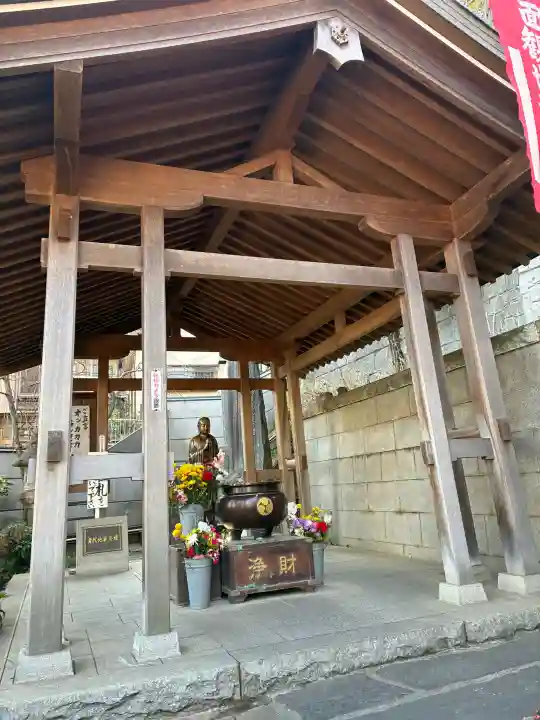 弘明寺の{uncategorized: "未分類", other: "その他", undefined: "問題あり", building: "その他建物", grave: "お墓", sacred_gate: "鳥居", guardian: "狛犬", statue: "像", buddha: "仏像", history: "歴史", nature: "自然", garden: "庭園", animal: "動物", pagoda: "塔", temizu: "手水舎", mountain_gate: "山門・神門", sanctuary: "本殿・本堂", subordinate: "末社・摂社", art: "芸術", scenery: "景色", jizo: "地蔵", ema: "絵馬", goshuin: "御朱印", omikuji: "おみくじ", items: "授与品その他", amulet: "お守り", goshuincho: "御朱印帳", eats: "食事", festival: "お祭り", votive_dance: "神楽", shichigosan: "七五三参", wedding: "結婚式", experience: "体験その他", initially: "初詣", around: "周辺", anti_infection: "感染症対策"}