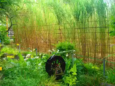 身形神社の庭園