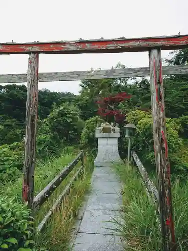 稲荷大明神の鳥居