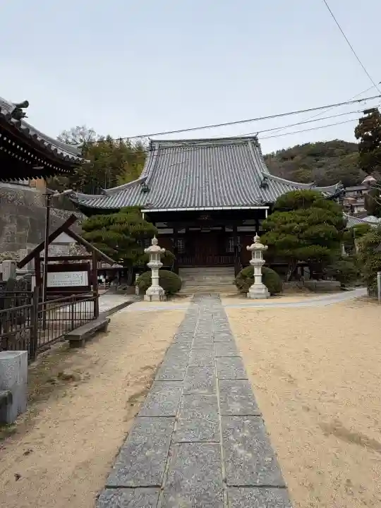 光明寺の{uncategorized: "未分類", other: "その他", undefined: "問題あり", building: "その他建物", grave: "お墓", sacred_gate: "鳥居", guardian: "狛犬", statue: "像", buddha: "仏像", history: "歴史", nature: "自然", garden: "庭園", animal: "動物", pagoda: "塔", temizu: "手水舎", mountain_gate: "山門・神門", sanctuary: "本殿・本堂", subordinate: "末社・摂社", art: "芸術", scenery: "景色", jizo: "地蔵", ema: "絵馬", goshuin: "御朱印", omikuji: "おみくじ", items: "授与品その他", amulet: "お守り", goshuincho: "御朱印帳", eats: "食事", festival: "お祭り", votive_dance: "神楽", shichigosan: "七五三参", wedding: "結婚式", experience: "体験その他", initially: "初詣", around: "周辺", anti_infection: "感染症対策"}
