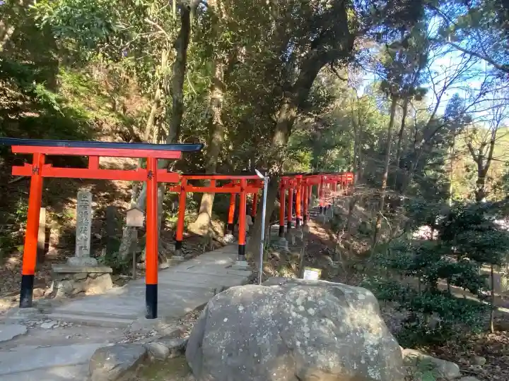 賀茂別雷神社(上賀茂神社)の{uncategorized: "未分類", other: "その他", undefined: "問題あり", building: "その他建物", grave: "お墓", sacred_gate: "鳥居", guardian: "狛犬", statue: "像", buddha: "仏像", history: "歴史", nature: "自然", garden: "庭園", animal: "動物", pagoda: "塔", temizu: "手水舎", mountain_gate: "山門・神門", sanctuary: "本殿・本堂", subordinate: "末社・摂社", art: "芸術", scenery: "景色", jizo: "地蔵", ema: "絵馬", goshuin: "御朱印", omikuji: "おみくじ", items: "授与品その他", amulet: "お守り", goshuincho: "御朱印帳", eats: "食事", festival: "お祭り", votive_dance: "神楽", shichigosan: "七五三参", wedding: "結婚式", experience: "体験その他", initially: "初詣", around: "周辺", anti_infection: "感染症対策"}