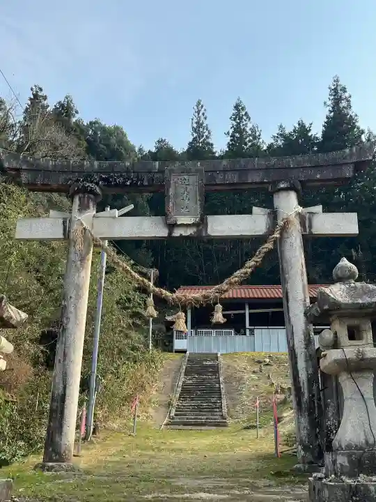 迦具神社の{uncategorized: "未分類", other: "その他", undefined: "問題あり", building: "その他建物", grave: "お墓", sacred_gate: "鳥居", guardian: "狛犬", statue: "像", buddha: "仏像", history: "歴史", nature: "自然", garden: "庭園", animal: "動物", pagoda: "塔", temizu: "手水舎", mountain_gate: "山門・神門", sanctuary: "本殿・本堂", subordinate: "末社・摂社", art: "芸術", scenery: "景色", jizo: "地蔵", ema: "絵馬", goshuin: "御朱印", omikuji: "おみくじ", items: "授与品その他", amulet: "お守り", goshuincho: "御朱印帳", eats: "食事", festival: "お祭り", votive_dance: "神楽", shichigosan: "七五三参", wedding: "結婚式", experience: "体験その他", initially: "初詣", around: "周辺", anti_infection: "感染症対策"}