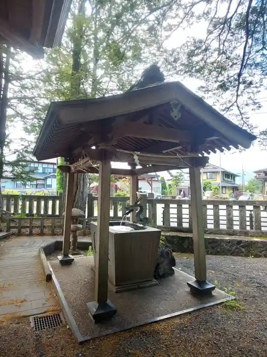 淺間神社(忍野八海)の手水舎
