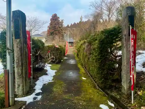 興性寺の{uncategorized: "未分類", other: "その他", undefined: "問題あり", building: "その他建物", grave: "お墓", sacred_gate: "鳥居", guardian: "狛犬", statue: "像", buddha: "仏像", history: "歴史", nature: "自然", garden: "庭園", animal: "動物", pagoda: "塔", temizu: "手水舎", mountain_gate: "山門・神門", sanctuary: "本殿・本堂", subordinate: "末社・摂社", art: "芸術", scenery: "景色", jizo: "地蔵", ema: "絵馬", goshuin: "御朱印", omikuji: "おみくじ", items: "授与品その他", amulet: "お守り", goshuincho: "御朱印帳", eats: "食事", festival: "お祭り", votive_dance: "神楽", shichigosan: "七五三参", wedding: "結婚式", experience: "体験その他", initially: "初詣", around: "周辺", anti_infection: "感染症対策"}