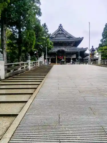 豊川閣　妙厳寺の{uncategorized: "未分類", other: "その他", undefined: "問題あり", building: "その他建物", grave: "お墓", sacred_gate: "鳥居", guardian: "狛犬", statue: "像", buddha: "仏像", history: "歴史", nature: "自然", garden: "庭園", animal: "動物", pagoda: "塔", temizu: "手水舎", mountain_gate: "山門・神門", sanctuary: "本殿・本堂", subordinate: "末社・摂社", art: "芸術", scenery: "景色", jizo: "地蔵", ema: "絵馬", goshuin: "御朱印", omikuji: "おみくじ", items: "授与品その他", amulet: "お守り", goshuincho: "御朱印帳", eats: "食事", festival: "お祭り", votive_dance: "神楽", shichigosan: "七五三参", wedding: "結婚式", experience: "体験その他", initially: "初詣", around: "周辺", anti_infection: "感染症対策"}