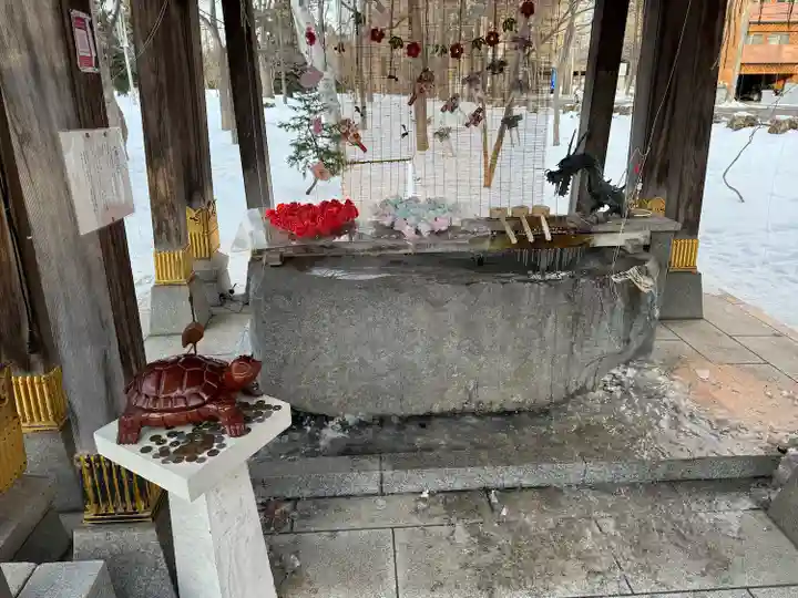 彌彦神社 (伊夜日子神社)の手水舎