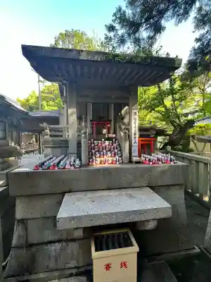 荒木神社の{uncategorized: "未分類", other: "その他", undefined: "問題あり", building: "その他建物", grave: "お墓", sacred_gate: "鳥居", guardian: "狛犬", statue: "像", buddha: "仏像", history: "歴史", nature: "自然", garden: "庭園", animal: "動物", pagoda: "塔", temizu: "手水舎", mountain_gate: "山門・神門", sanctuary: "本殿・本堂", subordinate: "末社・摂社", art: "芸術", scenery: "景色", jizo: "地蔵", ema: "絵馬", goshuin: "御朱印", omikuji: "おみくじ", items: "授与品その他", amulet: "お守り", goshuincho: "御朱印帳", eats: "食事", festival: "お祭り", votive_dance: "神楽", shichigosan: "七五三参", wedding: "結婚式", experience: "体験その他", initially: "初詣", around: "周辺", anti_infection: "感染症対策"}
