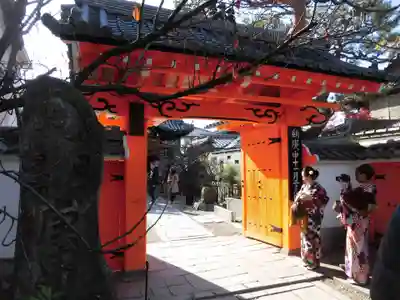 金剛寺(八坂庚申堂)の山門・神門