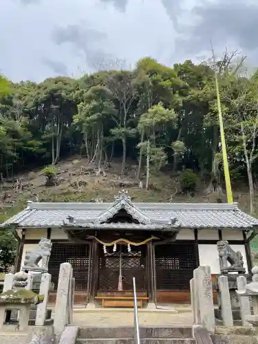 春日神社(脇本)の{uncategorized: "未分類", other: "その他", undefined: "問題あり", building: "その他建物", grave: "お墓", sacred_gate: "鳥居", guardian: "狛犬", statue: "像", buddha: "仏像", history: "歴史", nature: "自然", garden: "庭園", animal: "動物", pagoda: "塔", temizu: "手水舎", mountain_gate: "山門・神門", sanctuary: "本殿・本堂", subordinate: "末社・摂社", art: "芸術", scenery: "景色", jizo: "地蔵", ema: "絵馬", goshuin: "御朱印", omikuji: "おみくじ", items: "授与品その他", amulet: "お守り", goshuincho: "御朱印帳", eats: "食事", festival: "お祭り", votive_dance: "神楽", shichigosan: "七五三参", wedding: "結婚式", experience: "体験その他", initially: "初詣", around: "周辺", anti_infection: "感染症対策"}
