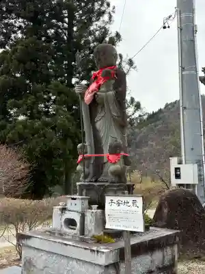 信濃比叡廣拯院の{uncategorized: "未分類", other: "その他", undefined: "問題あり", building: "その他建物", grave: "お墓", sacred_gate: "鳥居", guardian: "狛犬", statue: "像", buddha: "仏像", history: "歴史", nature: "自然", garden: "庭園", animal: "動物", pagoda: "塔", temizu: "手水舎", mountain_gate: "山門・神門", sanctuary: "本殿・本堂", subordinate: "末社・摂社", art: "芸術", scenery: "景色", jizo: "地蔵", ema: "絵馬", goshuin: "御朱印", omikuji: "おみくじ", items: "授与品その他", amulet: "お守り", goshuincho: "御朱印帳", eats: "食事", festival: "お祭り", votive_dance: "神楽", shichigosan: "七五三参", wedding: "結婚式", experience: "体験その他", initially: "初詣", around: "周辺", anti_infection: "感染症対策"}