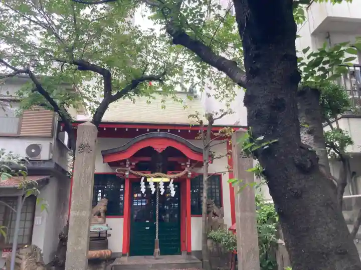 西出鎮守稲荷神社の{uncategorized: "未分類", other: "その他", undefined: "問題あり", building: "その他建物", grave: "お墓", sacred_gate: "鳥居", guardian: "狛犬", statue: "像", buddha: "仏像", history: "歴史", nature: "自然", garden: "庭園", animal: "動物", pagoda: "塔", temizu: "手水舎", mountain_gate: "山門・神門", sanctuary: "本殿・本堂", subordinate: "末社・摂社", art: "芸術", scenery: "景色", jizo: "地蔵", ema: "絵馬", goshuin: "御朱印", omikuji: "おみくじ", items: "授与品その他", amulet: "お守り", goshuincho: "御朱印帳", eats: "食事", festival: "お祭り", votive_dance: "神楽", shichigosan: "七五三参", wedding: "結婚式", experience: "体験その他", initially: "初詣", around: "周辺", anti_infection: "感染症対策"}