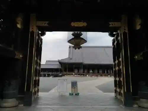 本願寺（西本願寺）の山門