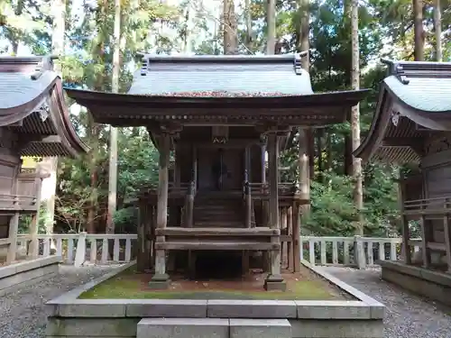 彌彦神社の末社