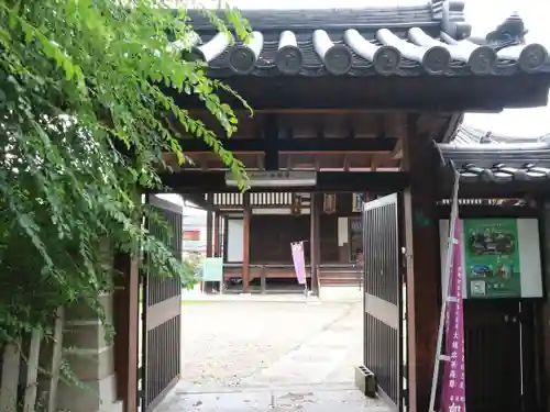 如願寺の山門